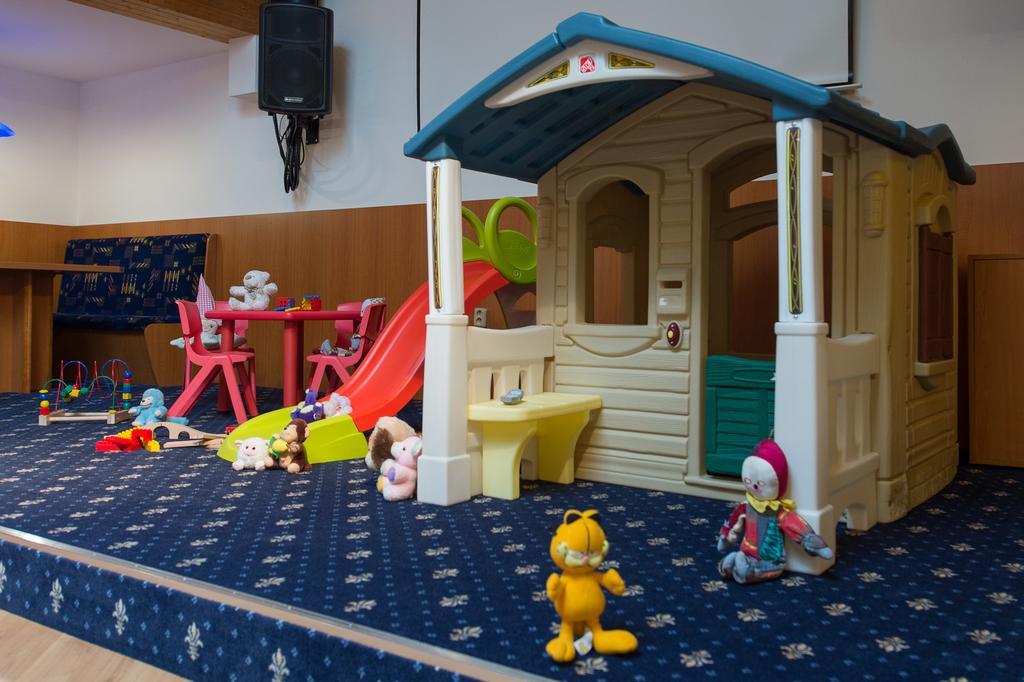 Sport-V-Hotel Hrotovice Εξωτερικό φωτογραφία